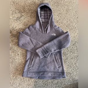 Women's Northface sweater